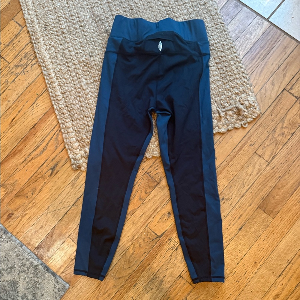 NWT FP Movement by Free People Never Better 7/8 leggings size: Medium - Picture 3 of 5